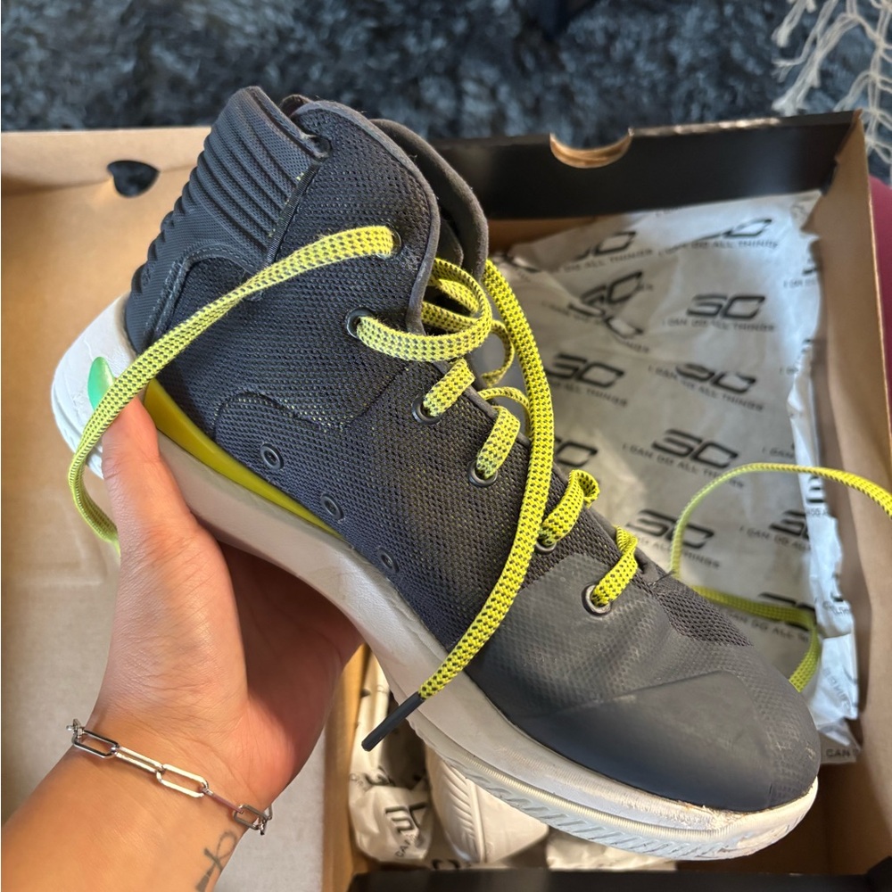 Stephen curry grade school basketball shoes